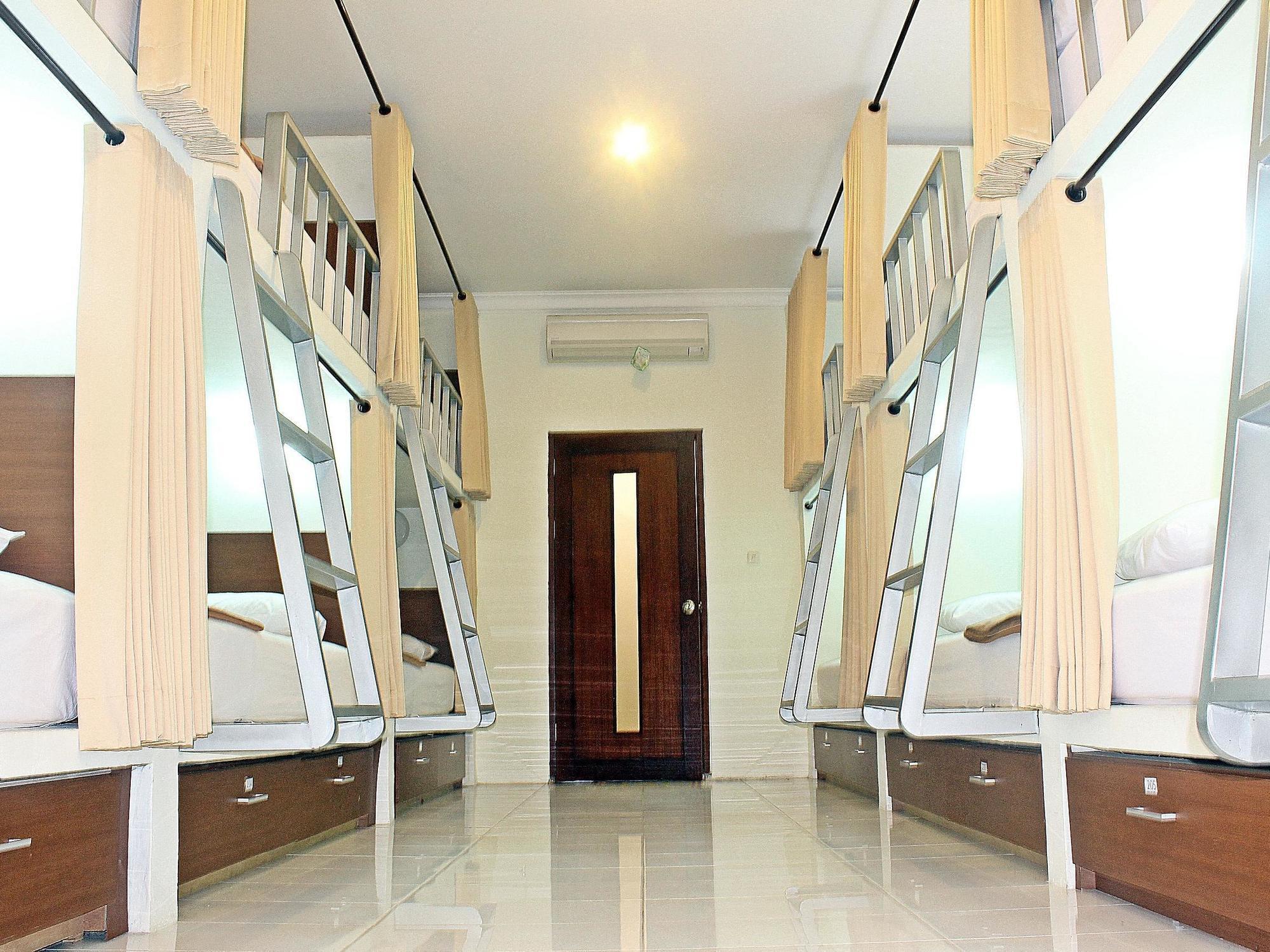 Mirah Hostel Legian Eksteriør billede