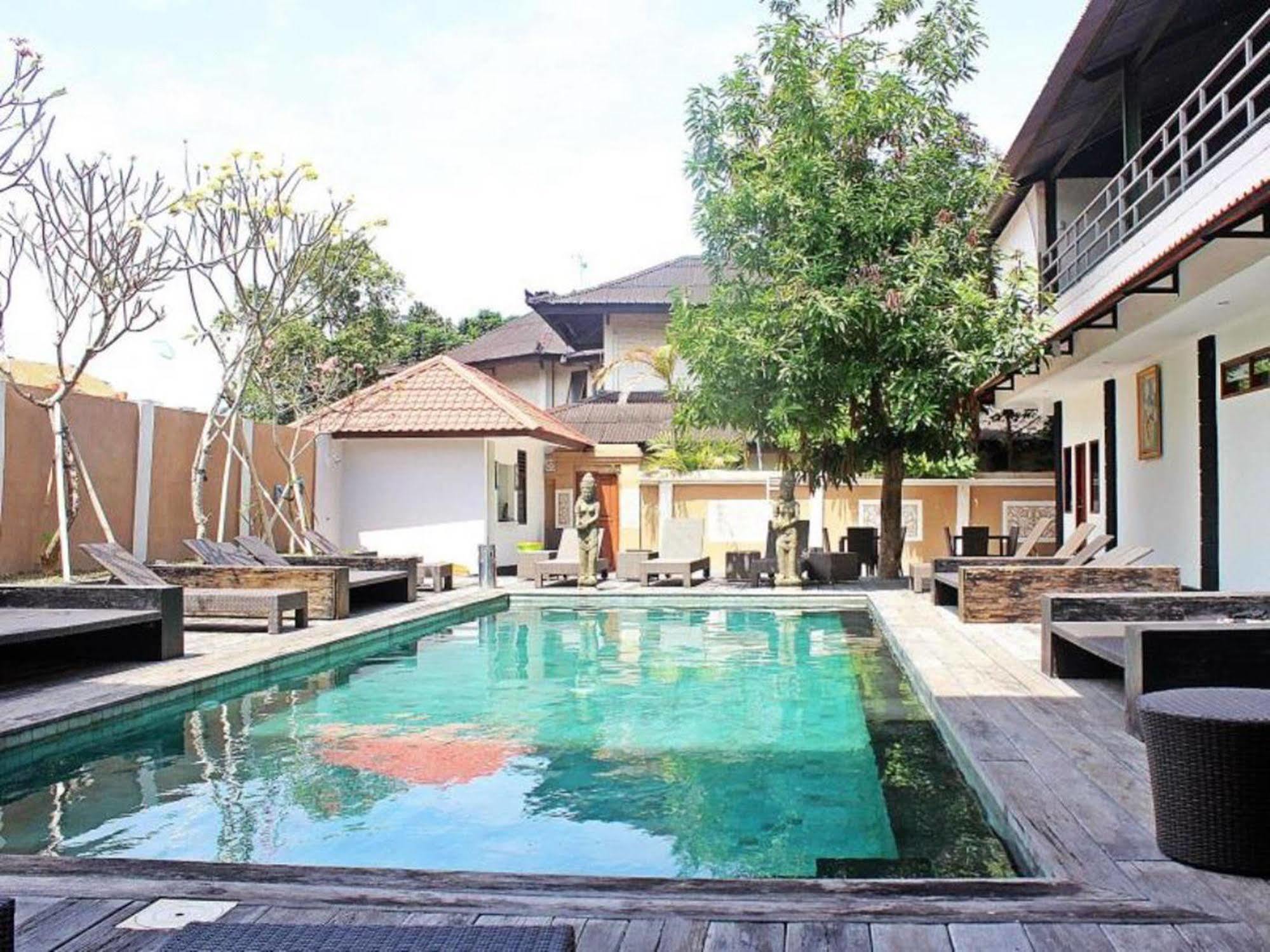 Mirah Hostel Legian Eksteriør billede