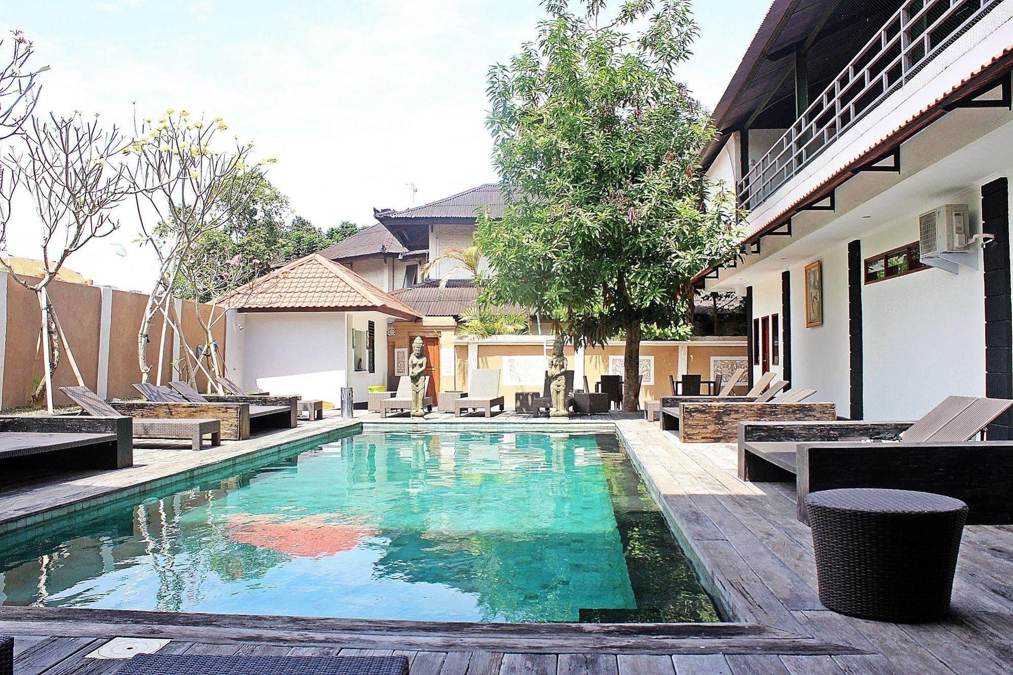 Mirah Hostel Legian Eksteriør billede