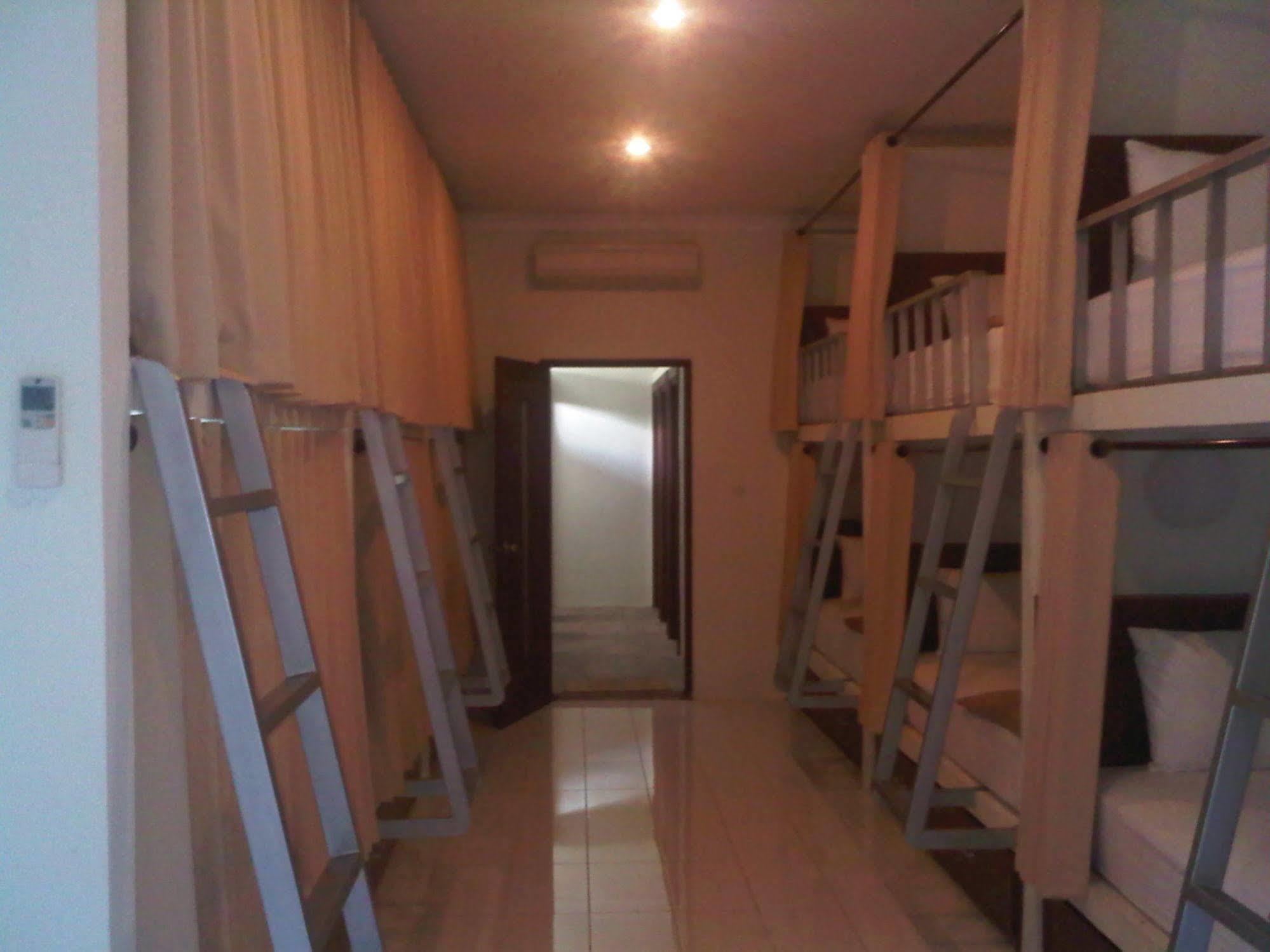 Mirah Hostel Legian Eksteriør billede
