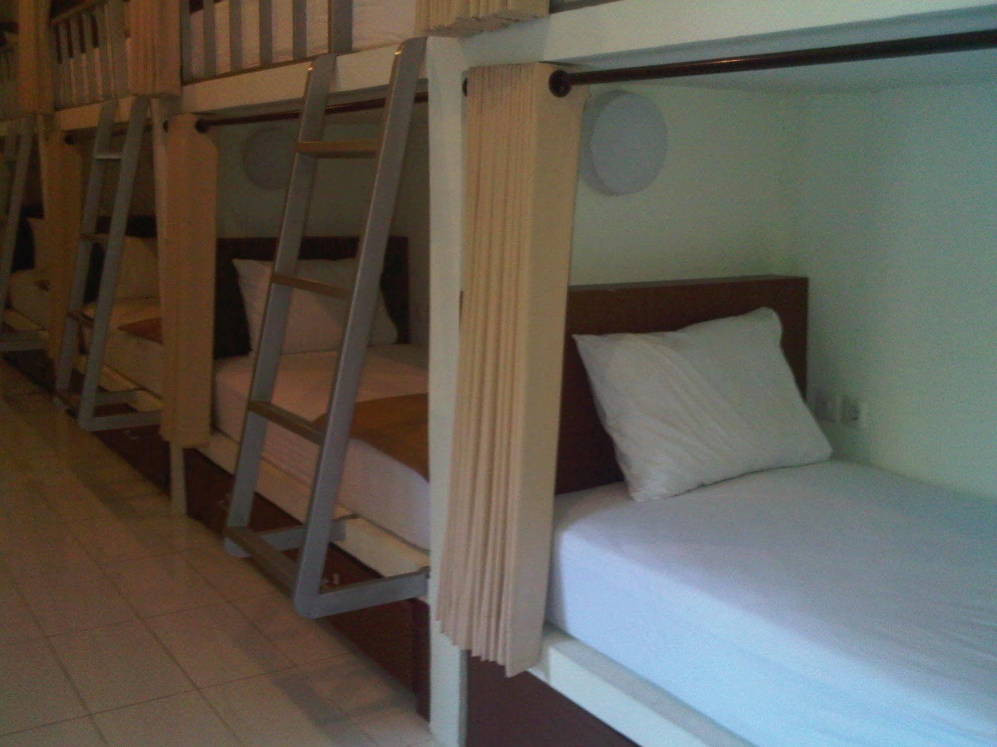 Mirah Hostel Legian Eksteriør billede
