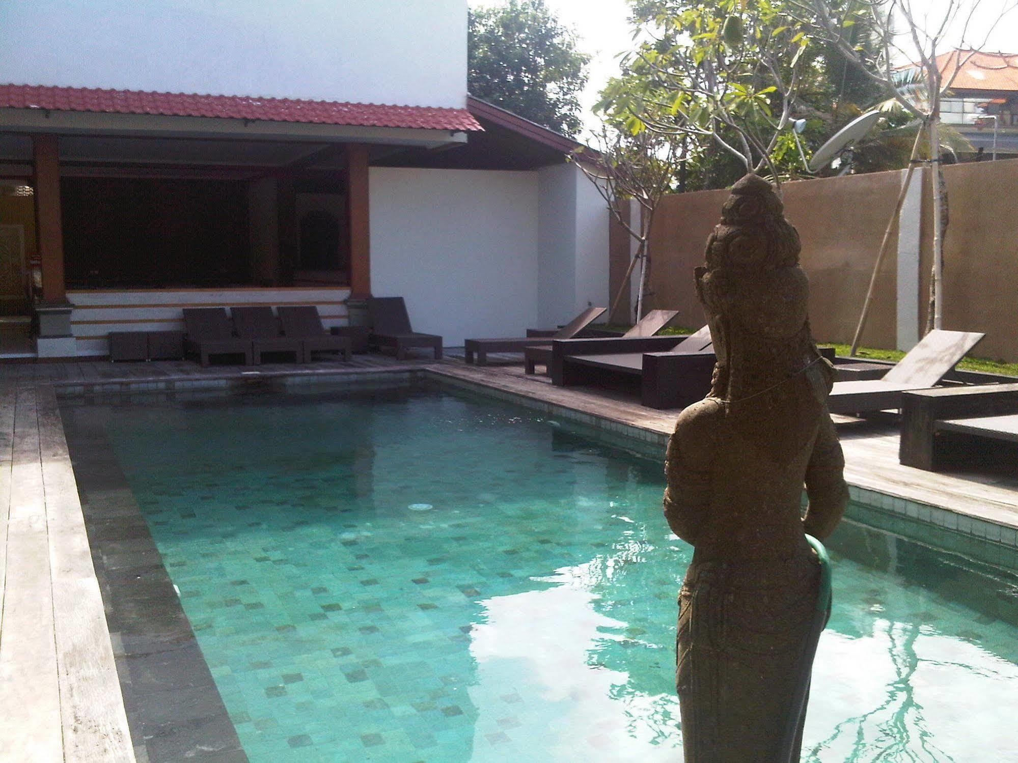 Mirah Hostel Legian Eksteriør billede