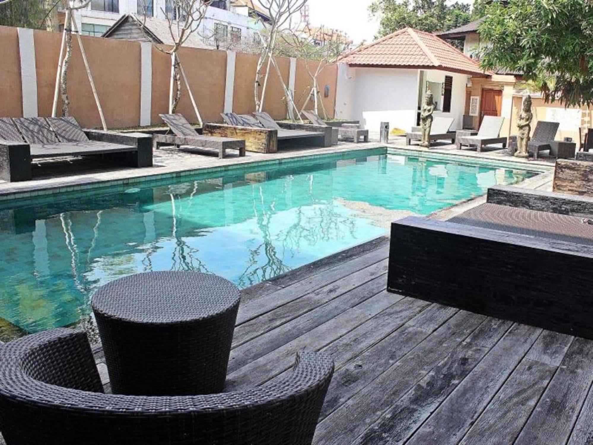 Mirah Hostel Legian Eksteriør billede
