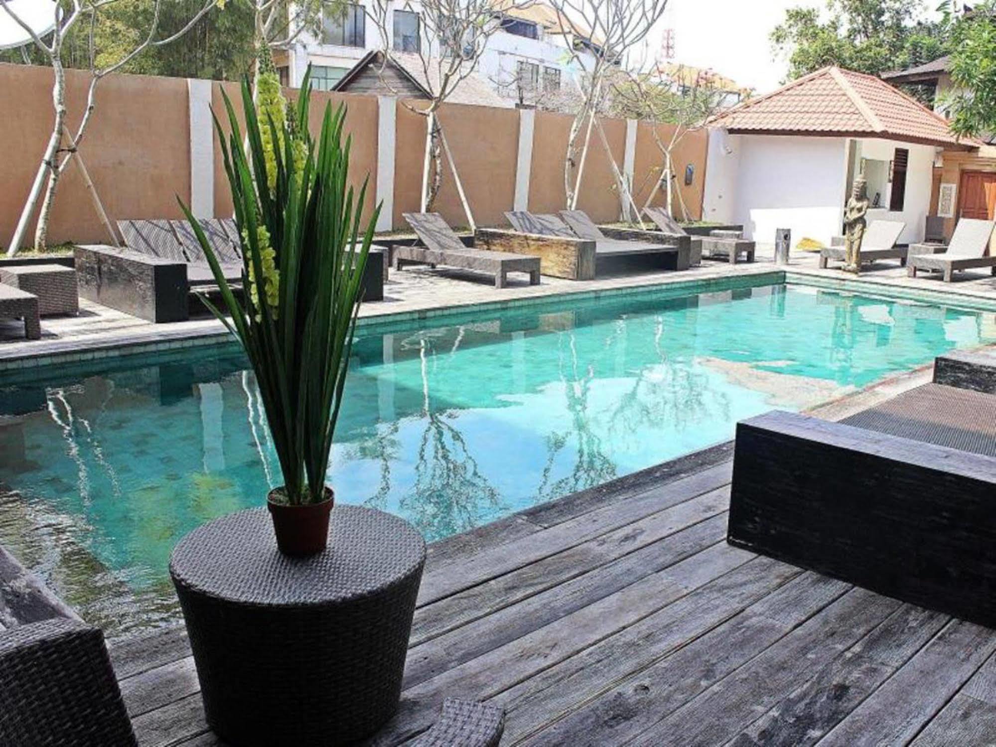 Mirah Hostel Legian Eksteriør billede