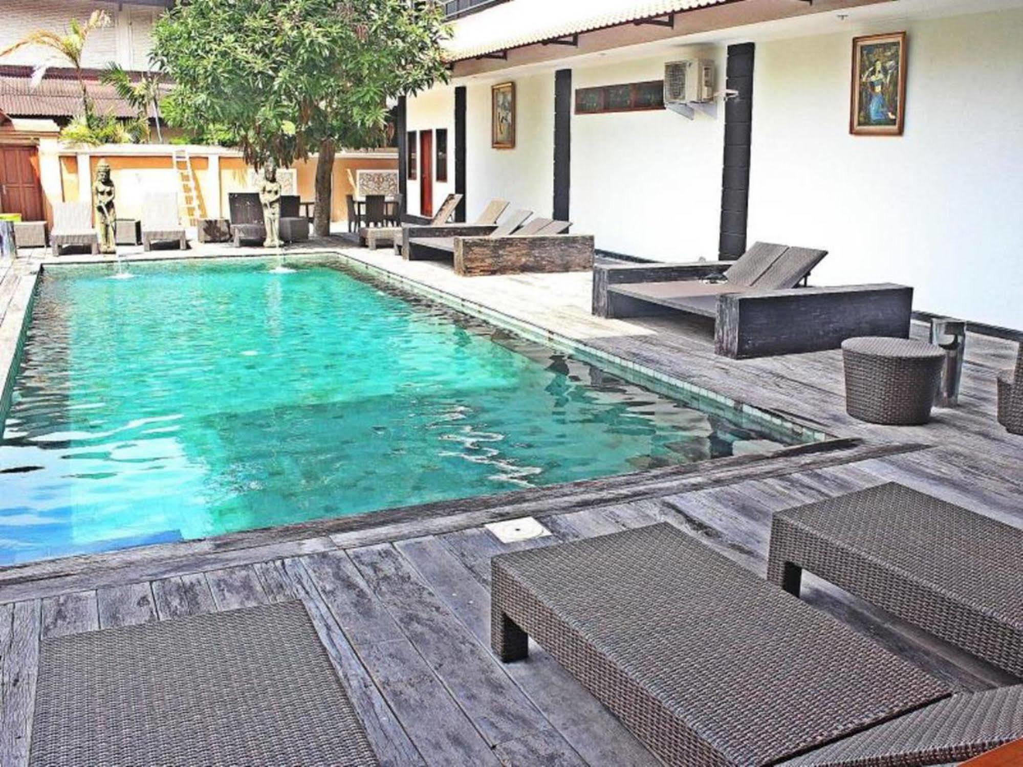 Mirah Hostel Legian Eksteriør billede